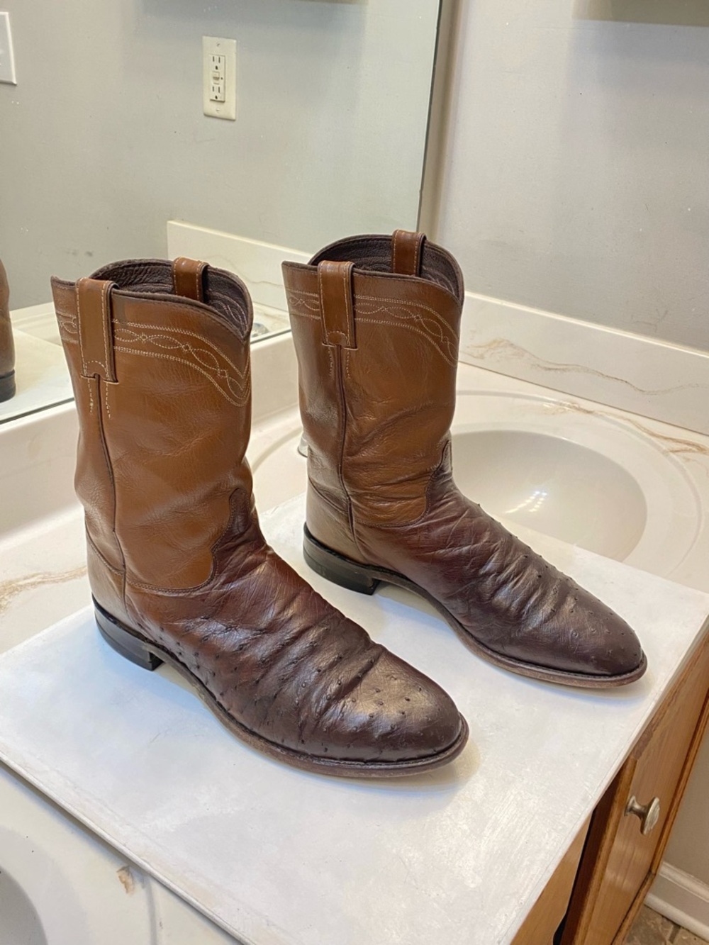 Vintage Justin Men’s Cowboy boot Size 11 EE  good condition clean interior